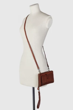 Ari Leather Credit Card Crossbody -American Tourister Shop 3204672 4 875d485b a8ce 4b24 8341 1ffd6416dc60