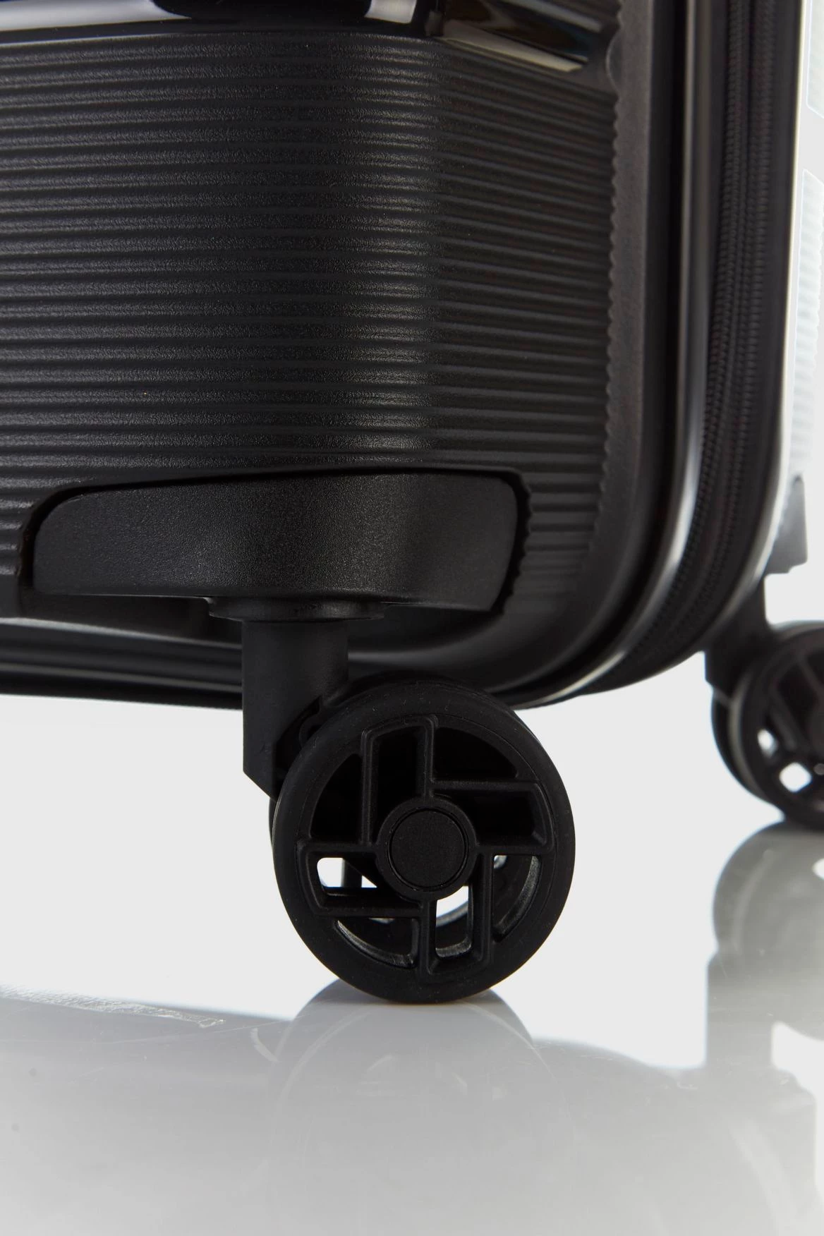 American Tourister Linex 55cm Suitcase 7 American Tourister Linex 55cm Suitcase - Image 5