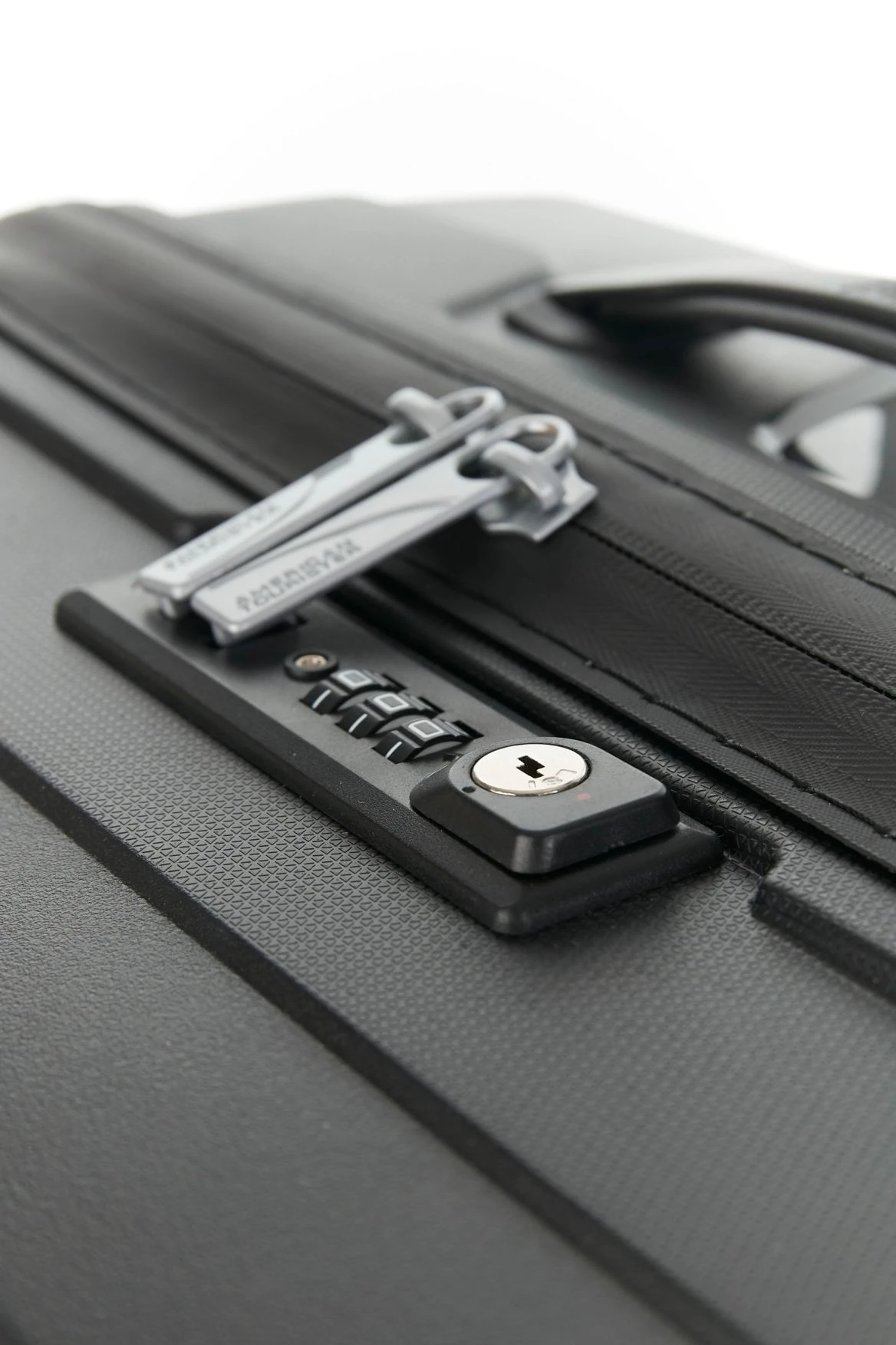 American Tourister Airconic 77cm Case 9 American Tourister Airconic 77cm Case - Image 7