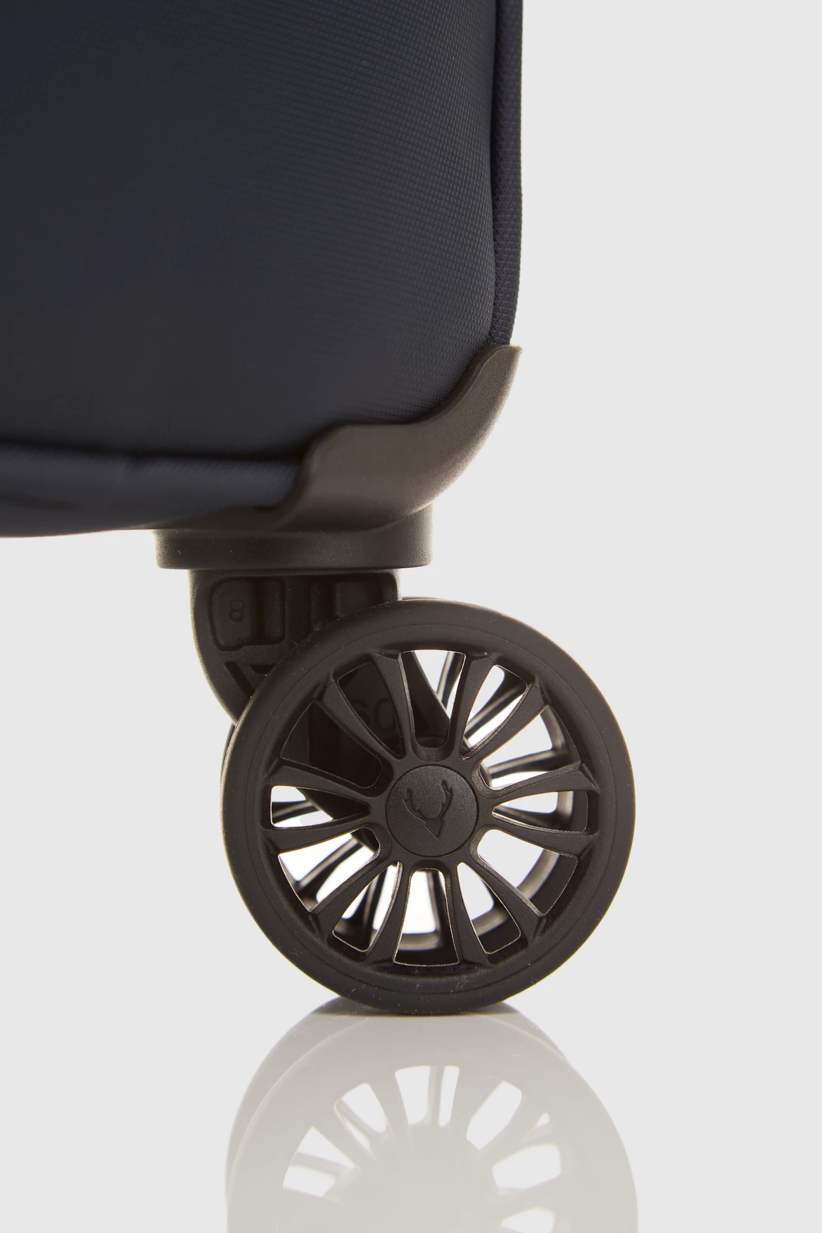 Antler Brixham 55cm Suitcase 8 Antler Brixham 55cm Suitcase - Image 6