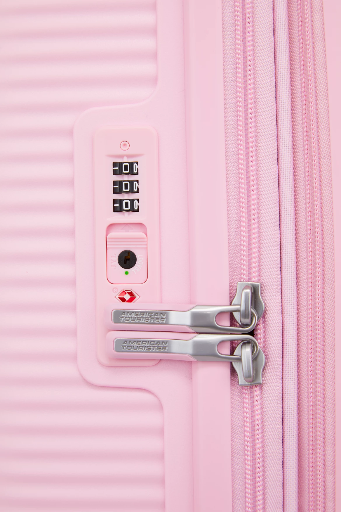 American Tourister Curio 2 69cm Suitcase 9 American Tourister Curio 2 69cm Suitcase - Image 7