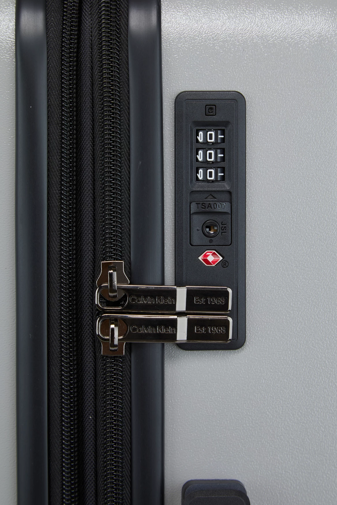 Calvin Klein Overlay 67cm Suitcase 9 Calvin Klein Overlay 67cm Suitcase - Image 7