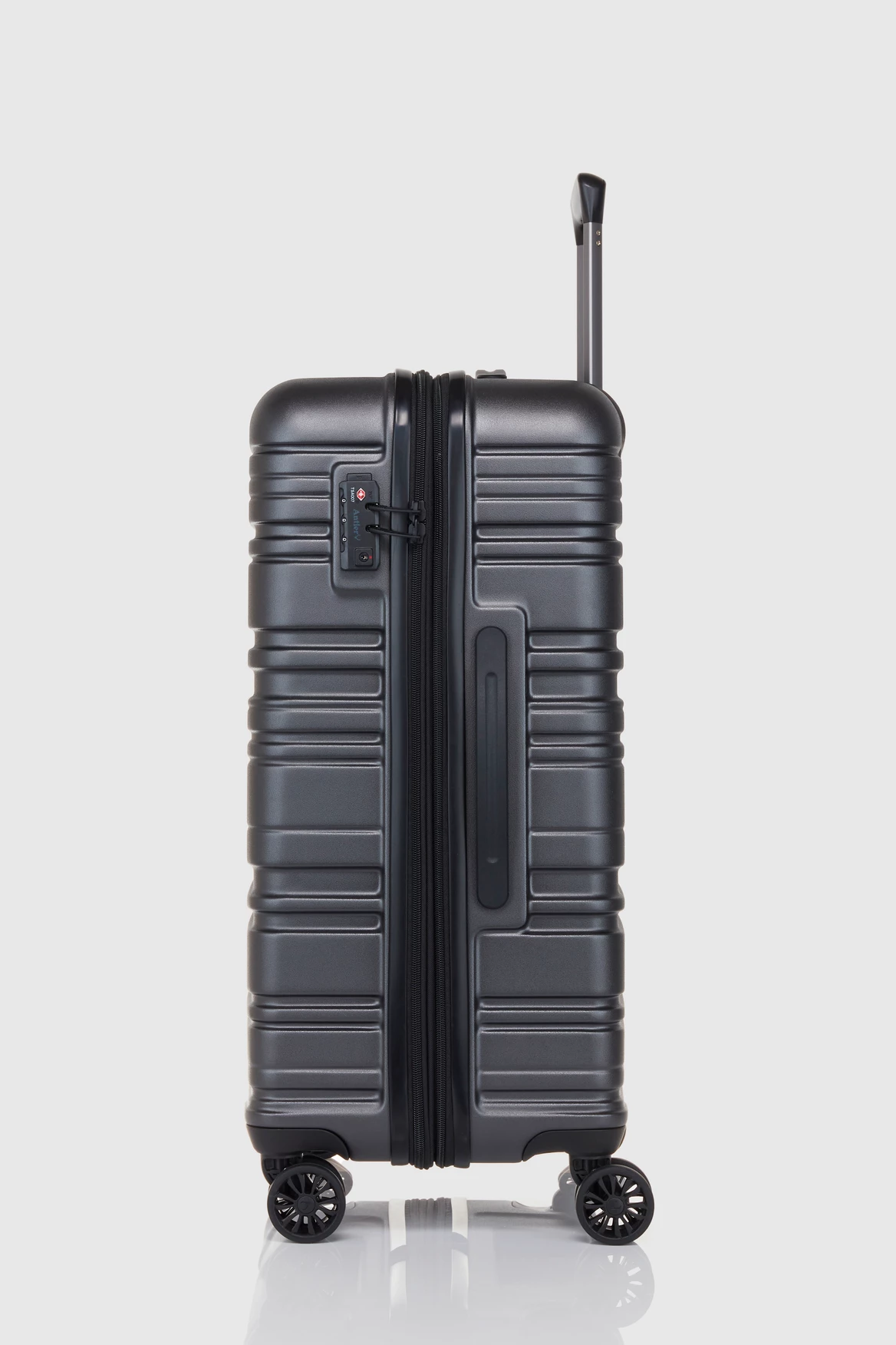 Antler Holcombe 68cm Suitcase 4 Antler Holcombe 68cm Suitcase - Image 2